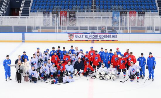 IV КМУ-2024. Мастер-класс по хоккею Место: Россия, Федеральная территория "Сириус". Автор: Максим Богодвид. IV КМУ-2024. Мастер-класс по хоккею