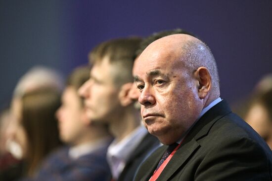 IV КМУ-2024. Биоэкономика: первый этап создания природоподобной техносферы
Михаил Швыдкой, специальный представитель президента РФ по международному культурному сотрудничеству Место: Россия, Федеральная территория "Сириус". Автор: Сергей Бобылев. IV КМУ-2024. Биоэкономика: первый этап создания природоподобной техносферы