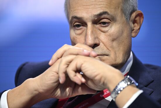 IV КМУ-2024. Биоэкономика: первый этап создания природоподобной техносферы
Александр Габибов, директор, Институт биоорганической химии имени академиков М.М. Шемякина и Ю.А. Овчинникова РАН Место: Россия, Федеральная территория "Сириус". Автор: Сергей Бобылев. IV КМУ-2024. Биоэкономика: первый этап создания природоподобной техносферы