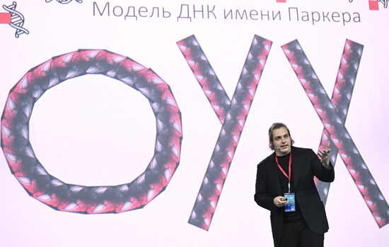 IV КМУ-2024. Финал университетской лиги битв "Science slam"
Даниил Задорожный, аспирант, младший научный сотрудник направления "Генетика" Федеральной территории "Сириус" Место: Россия, Федеральная территория "Сириус". Автор: Сергей Бобылев. IV КМУ-2024. Финал университетской лиги битв "Science slam"