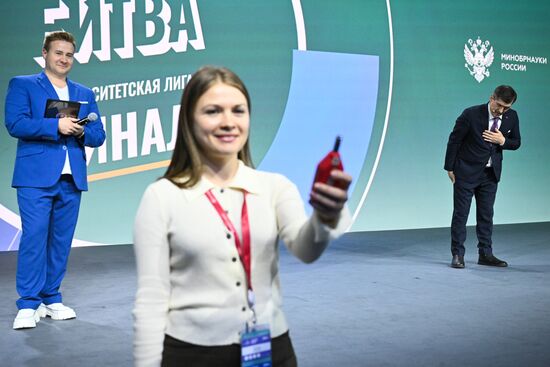 IV КМУ-2024. Финал университетской лиги битв "Science slam"
Рустам Галиев, Башкирский государственный аграрный университет Место: Россия, Федеральная территория "Сириус". Автор: Сергей Бобылев. IV КМУ-2024. Финал университетской лиги битв "Science slam"