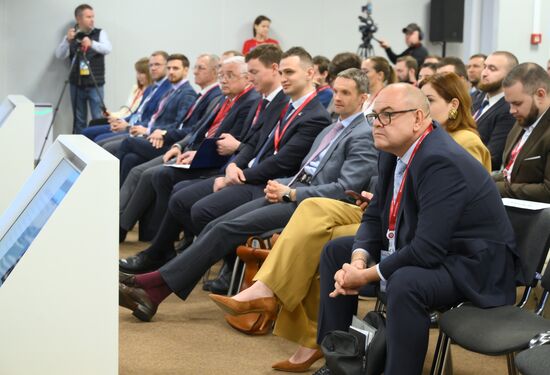 IV КМУ-2024. Работа в кооперации: новая модель студенческих конструкторских бюро для решения задач промышленности Место: Россия, Федеральная территория "Сириус". Автор: Григорий Сысоев. IV КМУ-2024. Работа в кооперации: новая модель студенческих конструкторских бюро для решения задач промышленности