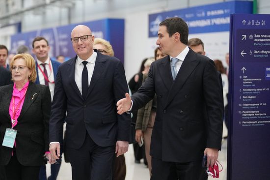 IV КМУ-2024. Заместитель председателя правительства РФ Дмитрий Чернышенко посетил IV Конгресс молодых ученых
Справа:
Денис Секиринский, заместитель министра науки и высшего образования РФ Место: Россия, Федеральная территория "Сириус". Автор: Александр Вильф. IV КМУ-2024. Вице-премьер РФ Д. Чернышенко посетил IV Конгресс молодых ученых
