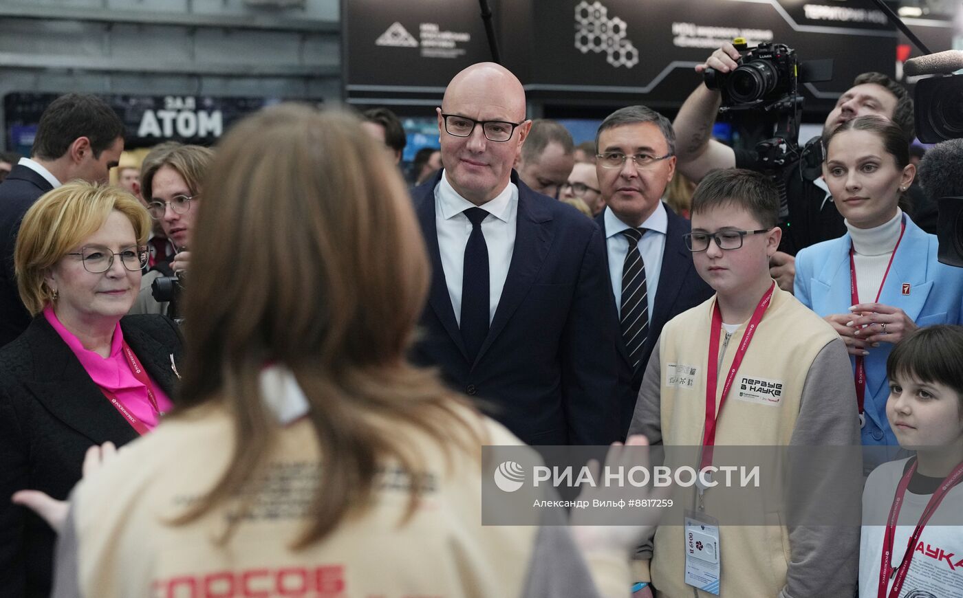 IV КМУ-2024. Вице-премьер РФ Д. Чернышенко посетил IV Конгресс молодых ученых