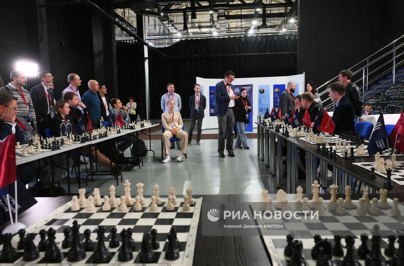 IV КМУ-2024. Сеанс одновременной игры в шахматы с чемпионкой России А. Журовой