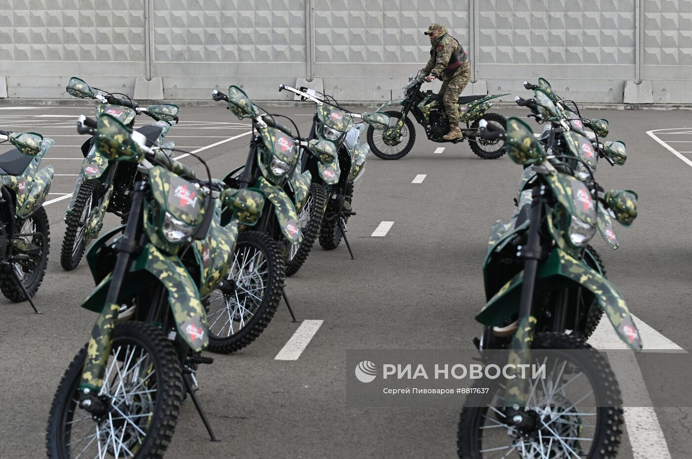 Передача кроссовых мотоциклов участникам СВО в Ростове-на-Дону