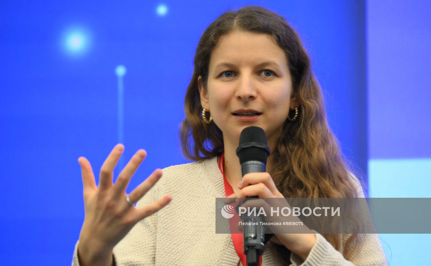 IV КМУ-2024. Научная коммуникация: как ученым взаимодействовать между собой и представлять результаты исследований обществу