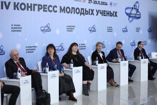 IV КМУ-2024. Роль современных биотехнологий в обеспечении продовольственной
безопасности Российской Федерации
Слева направо:
Салис Каракотов, генеральный директор, АО "Щелково Агрохим"
Наталия Зиновьева, директор, Федеральный исследовательский центр животноводства – ВИЖ имени академика Л.К. Эрнста
Елена Хлесткина, директор, Федеральный исследовательский центр "Всероссийский институт генетических ресурсов растений имени Н.И. Вавилова"
Екатерина Журавлева, советник председателя совета директоров, ГК "ЭФКО"
Геннадий Карлов, директор, Всероссийский научно-исследовательский институт сельскохозяйственной биотехнологии
Дмитрий Демидов, начальник центра инноваций дирекции по маркетингу и развитию, АО "Апатит" Место: Россия, Федеральная территория "Сириус". Автор: Виталий Тимкив. IV КМУ-2024. Роль современных биотехнологий в обеспечении продовольственнойбезопасности Российской Федерации