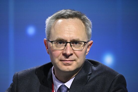 IV КМУ-2024. Математические центры России: фундамент национального технологического лидерства
Сергей Горчинский, заместитель директора, Математический институт имени В.А. Стеклова РАН Место: Россия, Федеральная территория "Сириус". Автор: Сергей Бобылев. IV КМУ-2024. Математические центры России: фундамент национального технологического лидерства