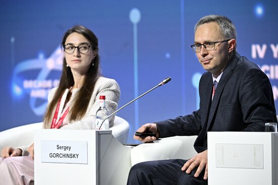 IV КМУ-2024. Математические центры России: фундамент национального технологического лидерства
Ольга Криворотько, заведующая лабораторией ИИ-технологий математического моделирования биологических, социально-экономических и экологических процессов, Институт математики им. С.Л. Соболева
Сергей Горчинский, заместитель директора, Математический институт имени В.А. Стеклова РАН Место: Россия, Федеральная территория "Сириус". Автор: Сергей Бобылев. IV КМУ-2024. Математические центры России: фундамент национального технологического лидерства