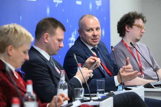 IV КМУ-2024. Тренды рынка труда в наукоемком бизнесе: каких ученых ищут компании?