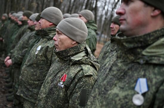 Награждение военнослужащих 90-й танковой дивизии ЦВО