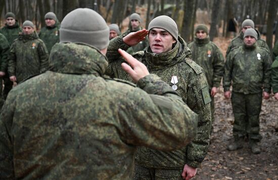 Награждение военнослужащих 90-й танковой дивизии ЦВО