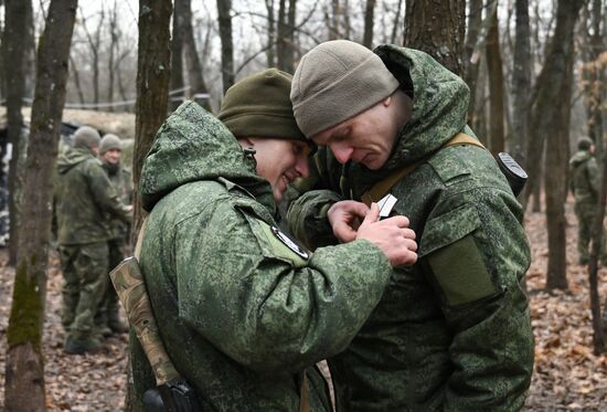 Награждение военнослужащих 90-й танковой дивизии ЦВО