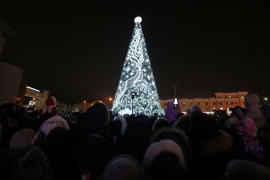 Зажжение огней первой в России новогодней елки