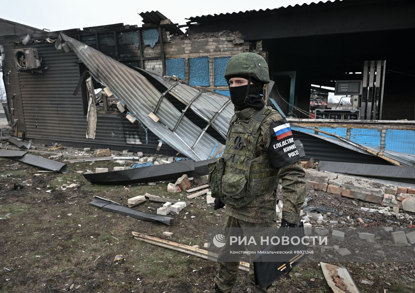 Последствия атаки дрона ВСУ на заправочную станцию в Токмаке