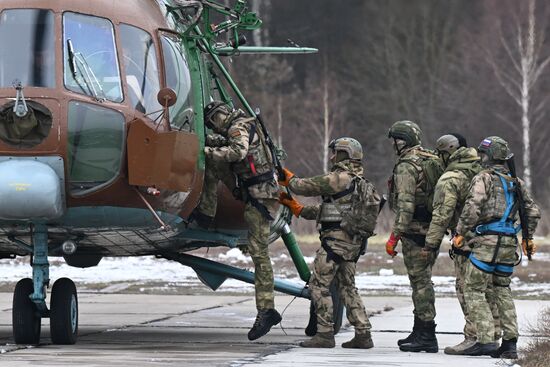 Десантная подготовка военнослужащих и спецназа Росгвардии 