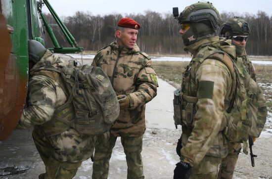 Десантная подготовка военнослужащих и спецназа Росгвардии 