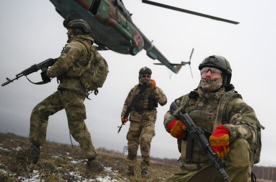 Десантная подготовка военнослужащих и спецназа Росгвардии 