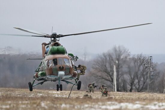 Десантная подготовка военнослужащих и спецназа Росгвардии 