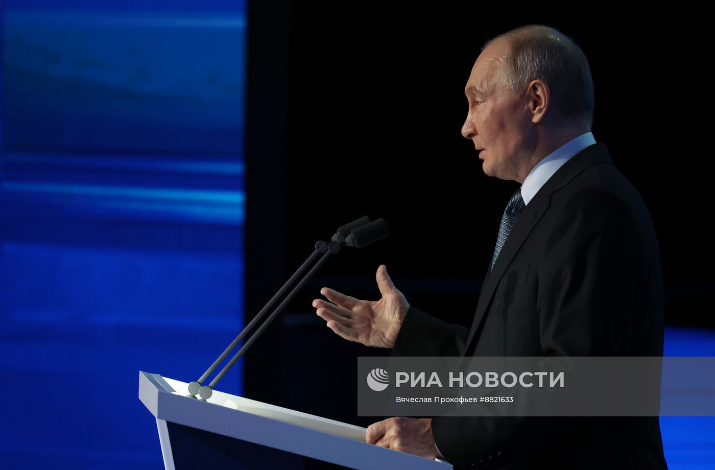 Президент Владимир Путин принял участие в инвестиционном форуме ВТБ "Россия зовет!"