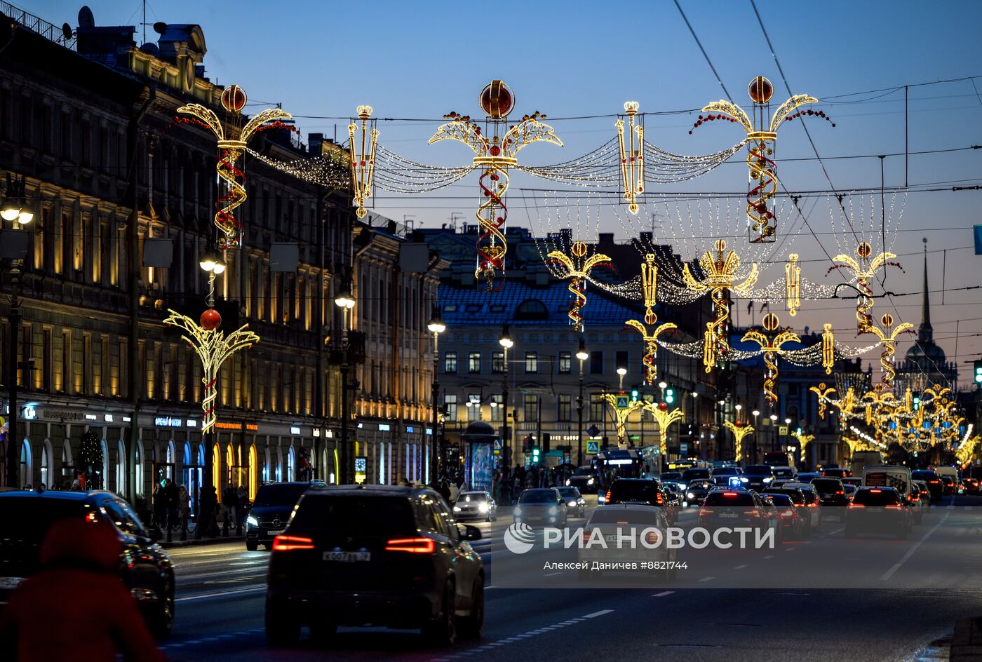 Новогоднее украшение центра Санкт-Петербурга