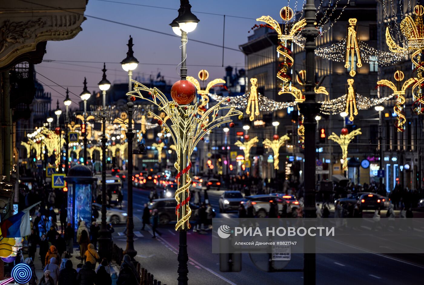 Новогоднее украшение центра Санкт-Петербурга