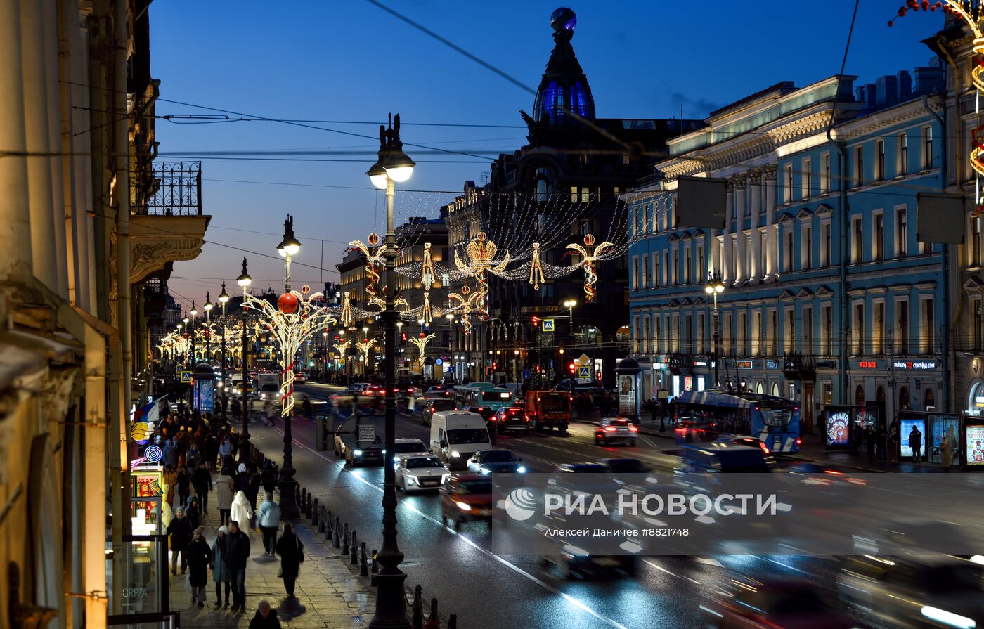 Новогоднее украшение центра Санкт-Петербурга