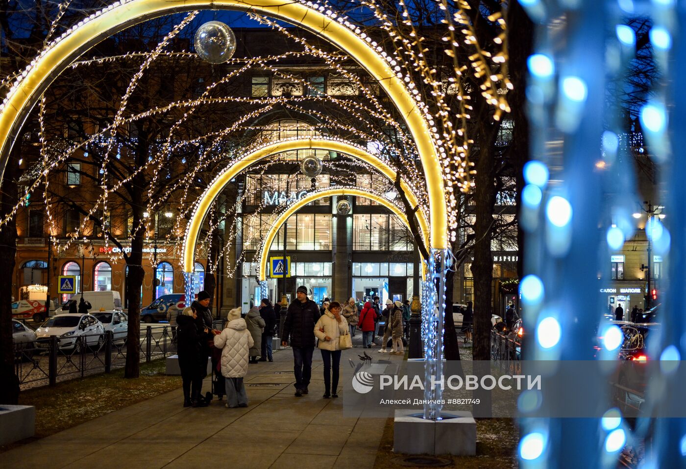 Новогоднее украшение центра Санкт-Петербурга