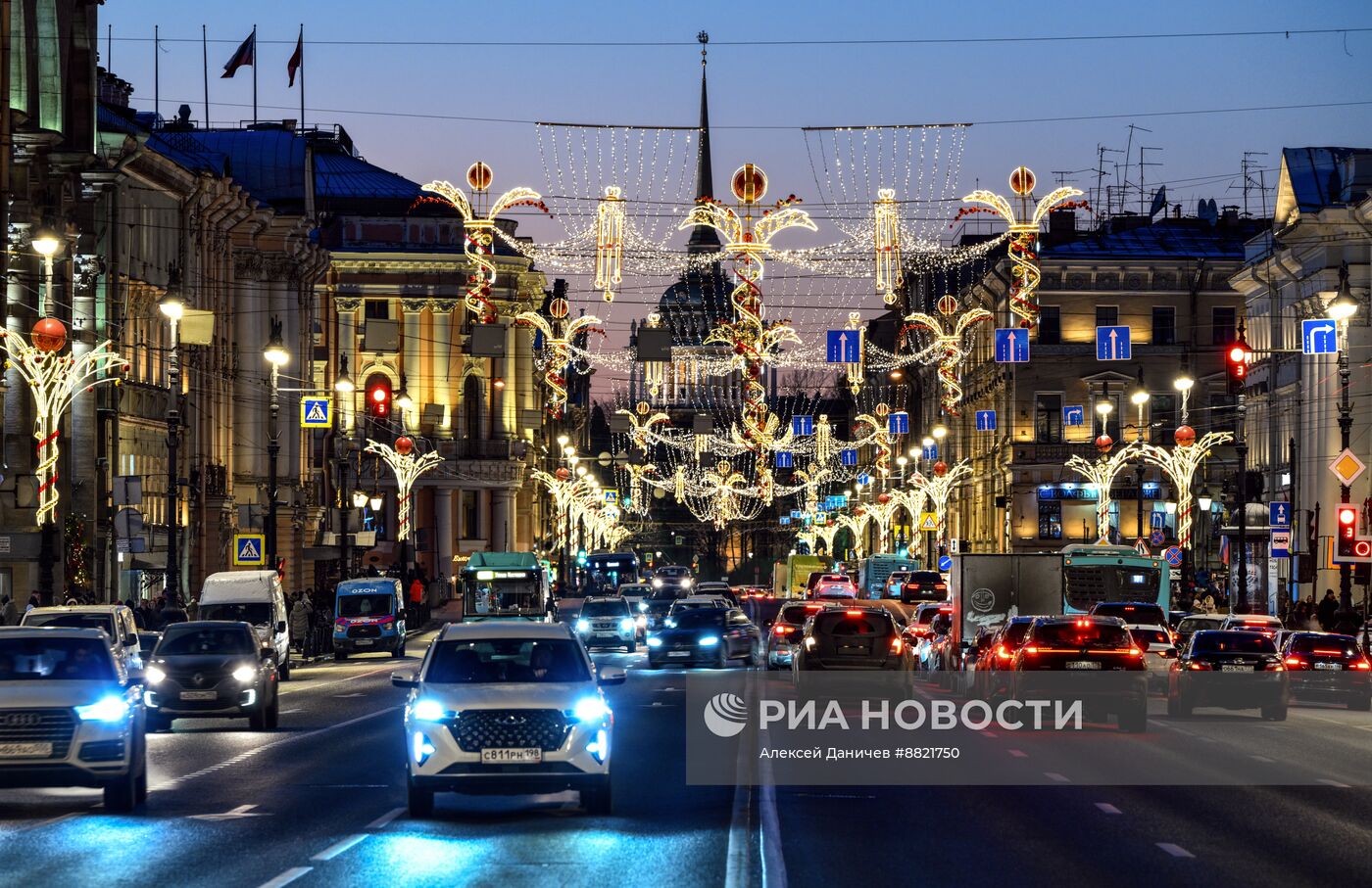 Новогоднее украшение центра Санкт-Петербурга