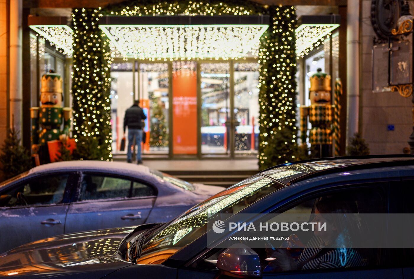 Новогоднее украшение центра Санкт-Петербурга