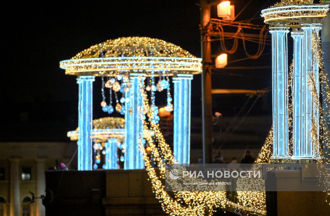 Новогоднее украшение центра Санкт-Петербурга