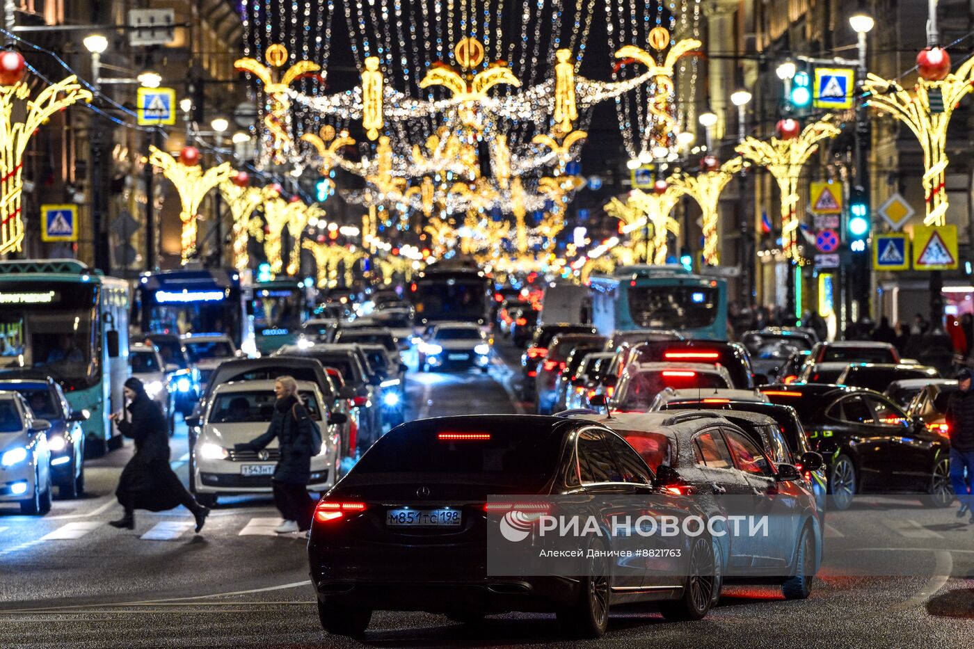 Новогоднее украшение центра Санкт-Петербурга