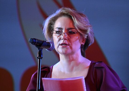 Актриса Ольга Будина участвует в "Чтениях Победы", приуроченных к началу контрнаступления Красной армии под Москвой в 1941 году, на станции метро "Маяковская" в Москве. Мероприятие проводится в рамках культурной программы Международного форума гражданского участия #МЫВМЕСТЕ. Место: Россия, Москва. Автор: Кирилл Зыков/РИА Новости. "Чтения Победы" на станции метро "Маяковская"