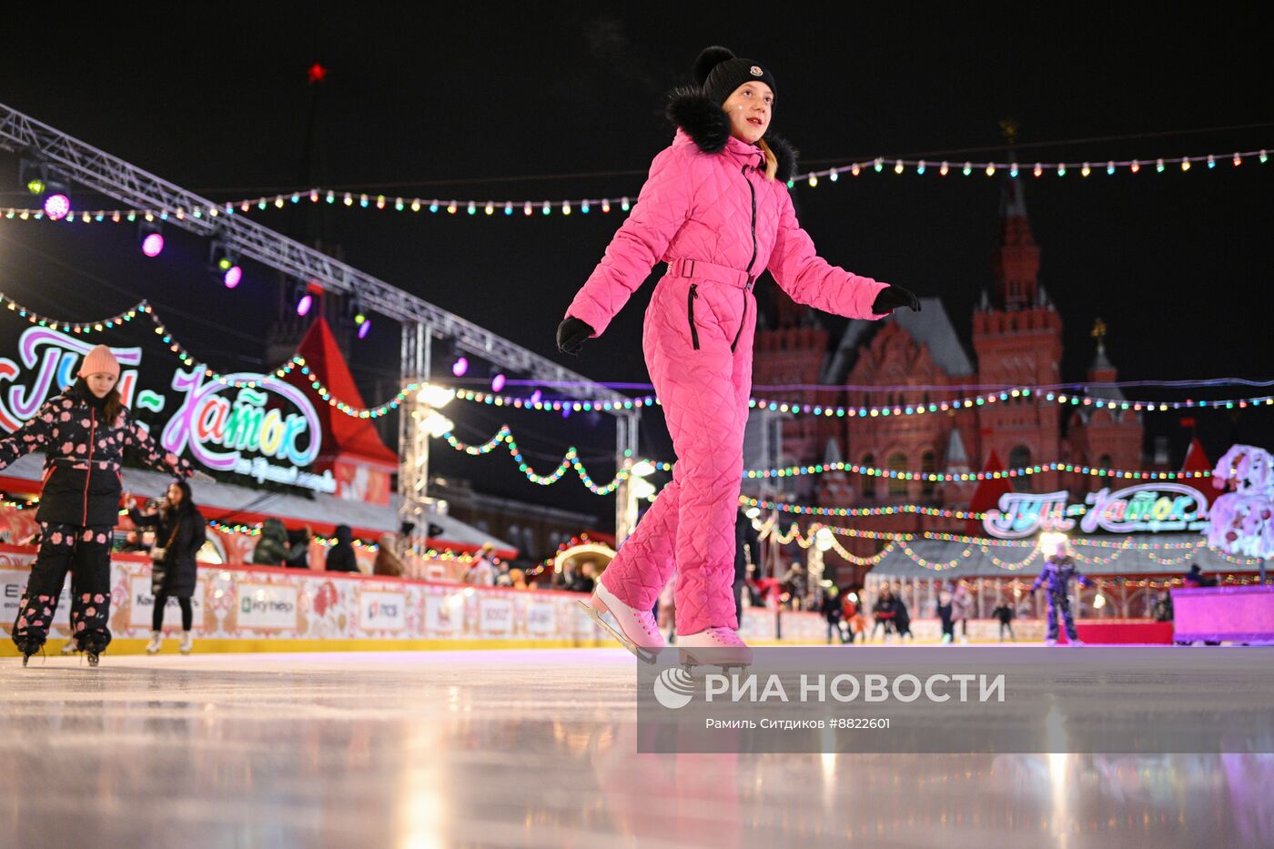 Открытие ГУМ-катка на Красной площади в Москве 