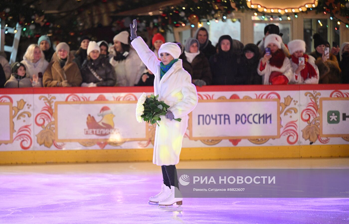 Открытие ГУМ-катка на Красной площади в Москве 