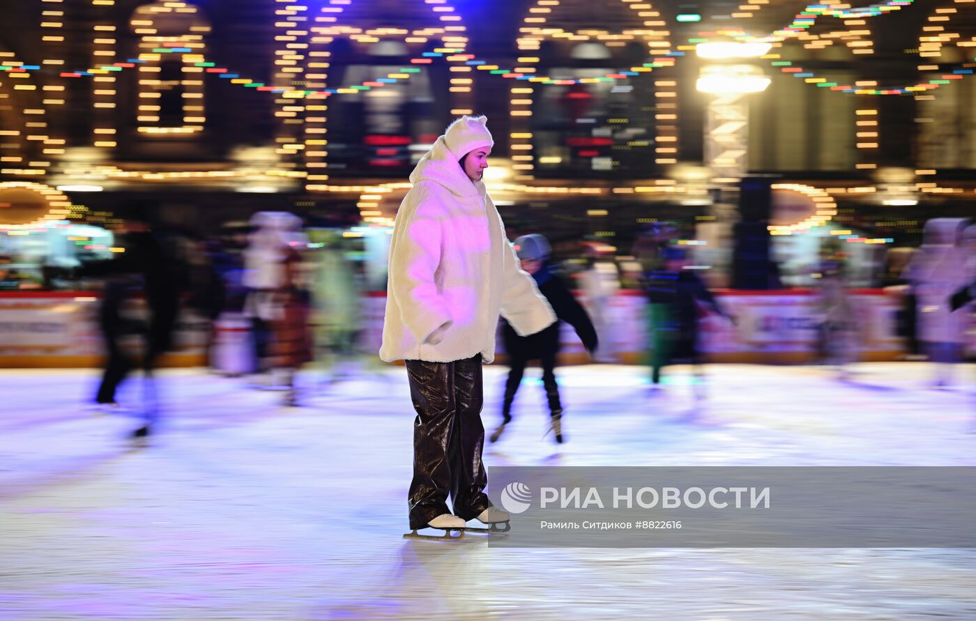 Открытие ГУМ-катка на Красной площади в Москве 