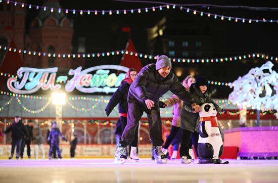 Открытие ГУМ-катка на Красной площади в Москве 