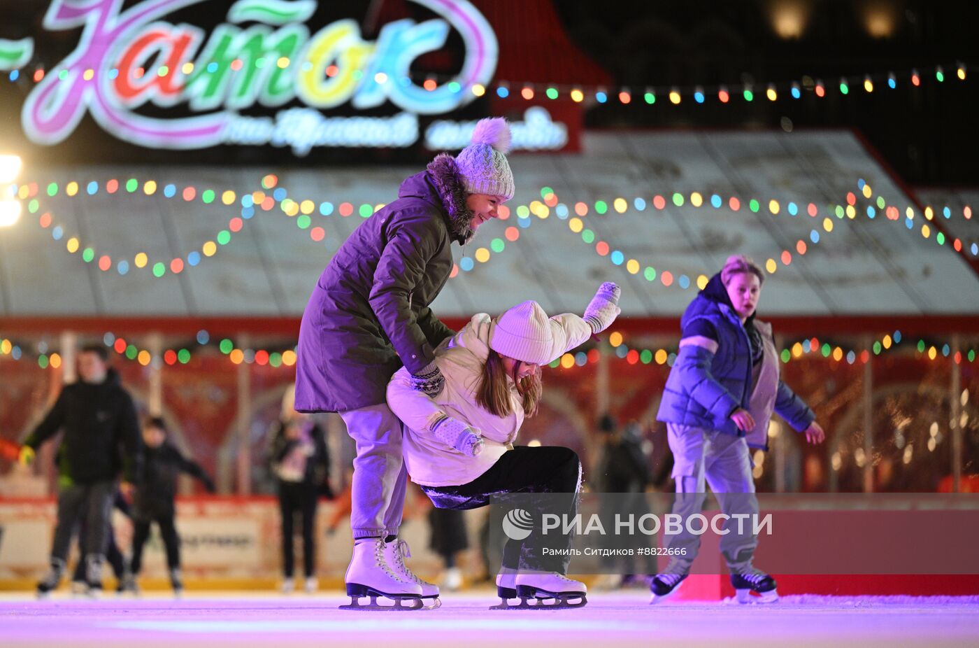 Открытие ГУМ-катка на Красной площади в Москве 