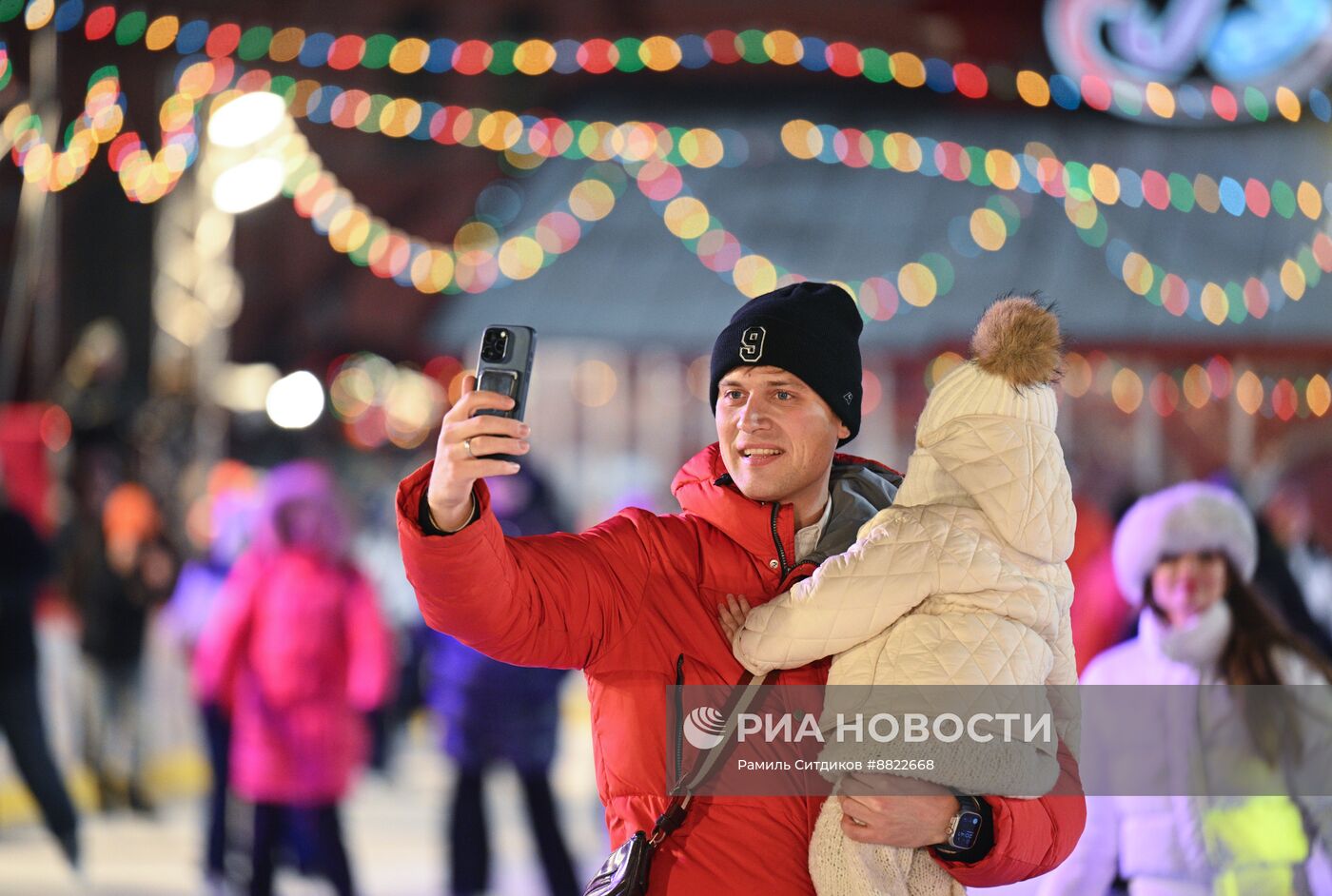 Открытие ГУМ-катка на Красной площади в Москве 