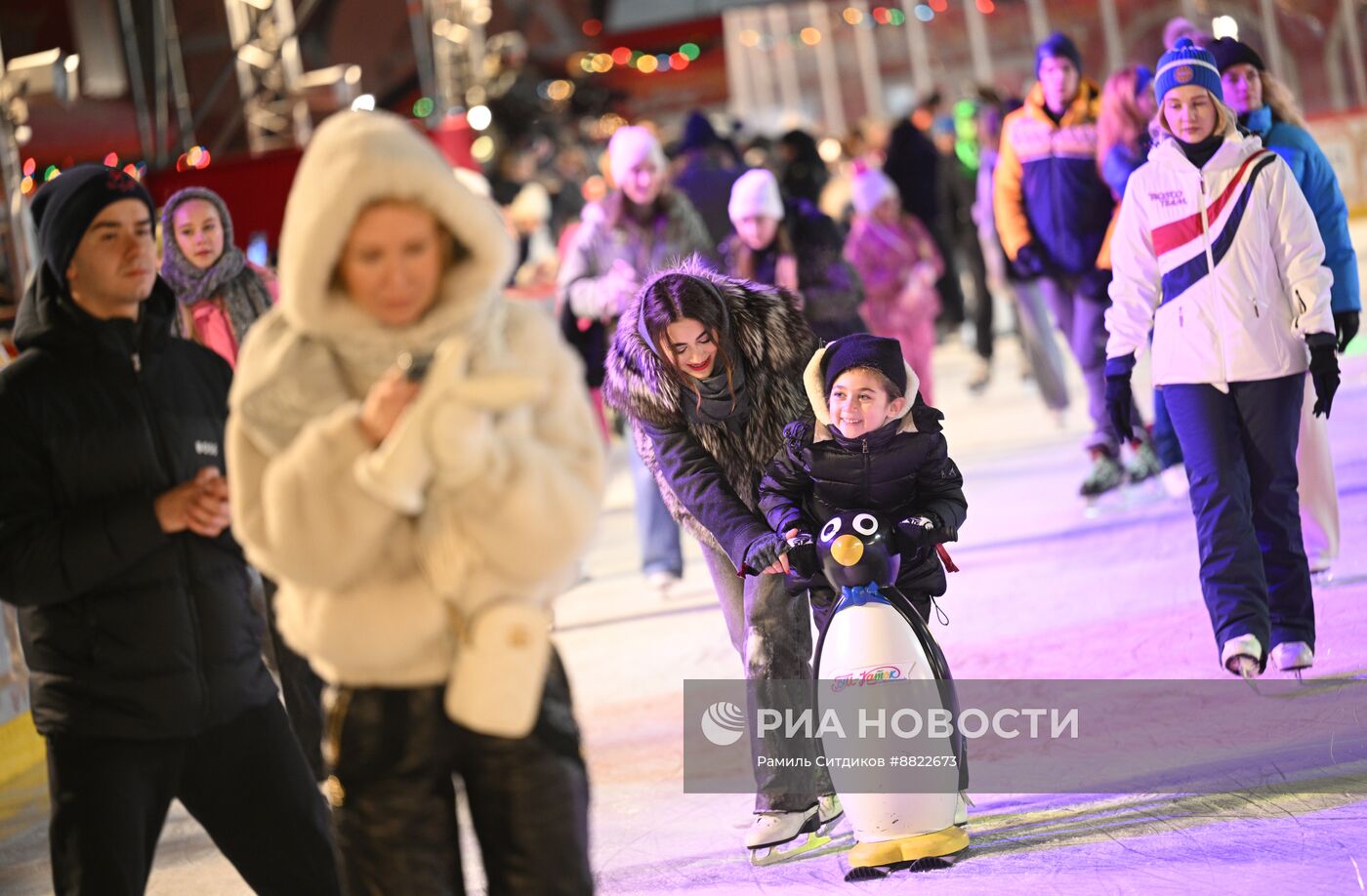 Открытие ГУМ-катка на Красной площади в Москве 