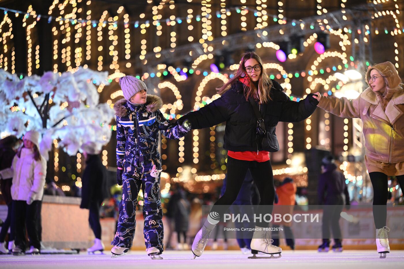 Открытие ГУМ-катка на Красной площади в Москве 