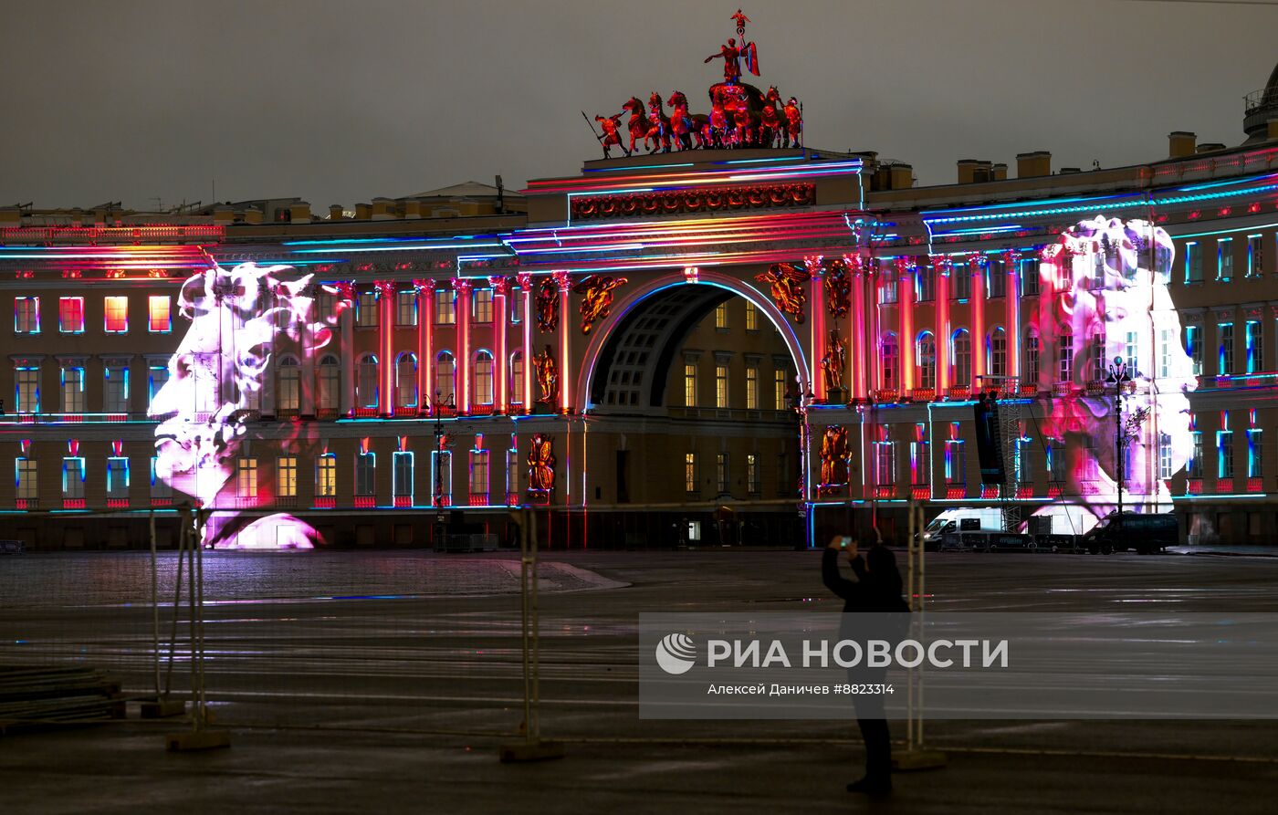 Мультимедийное шоу на Дворцовой площади в Санкт-Петербурге