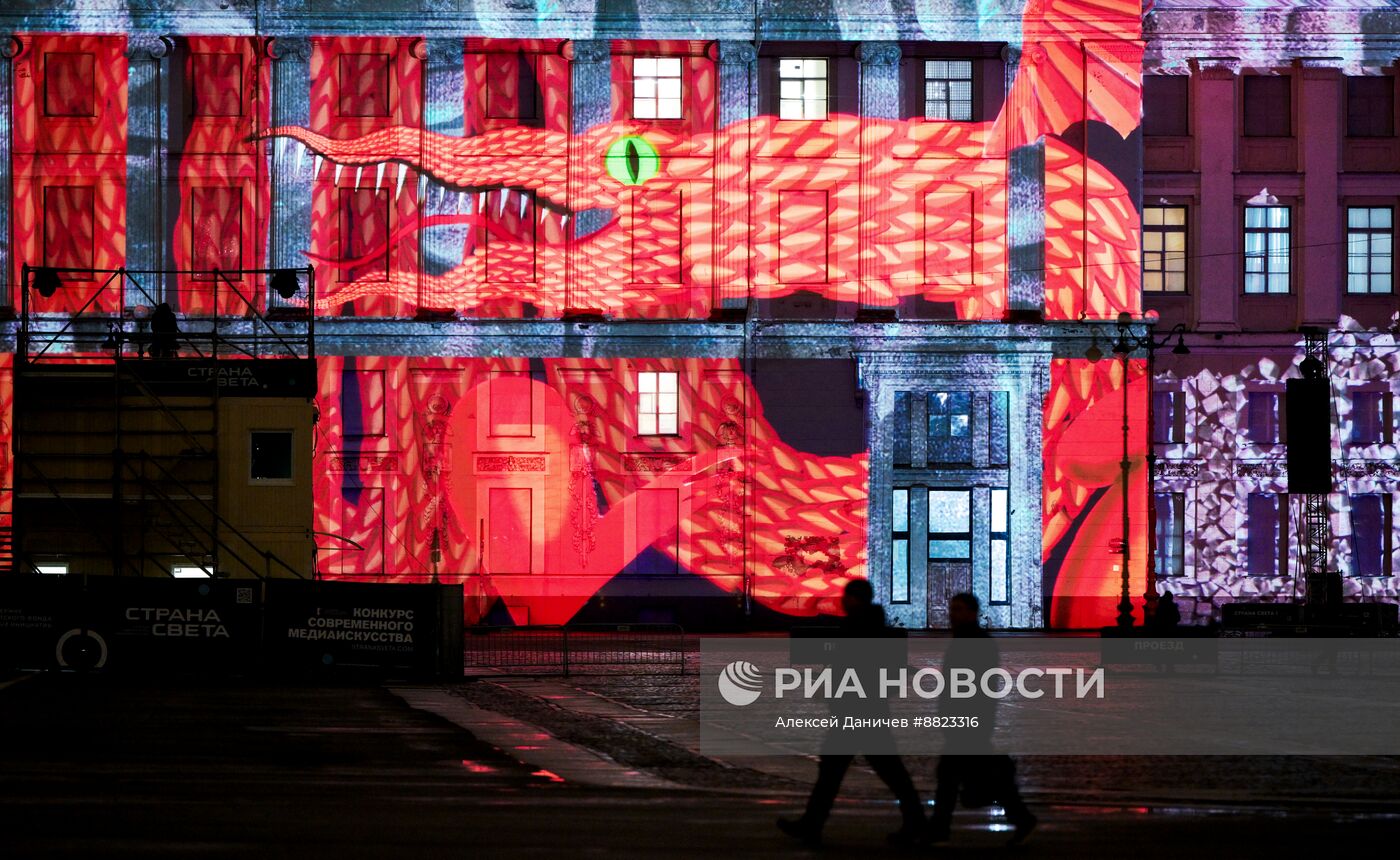 Мультимедийное шоу на Дворцовой площади в Санкт-Петербурге