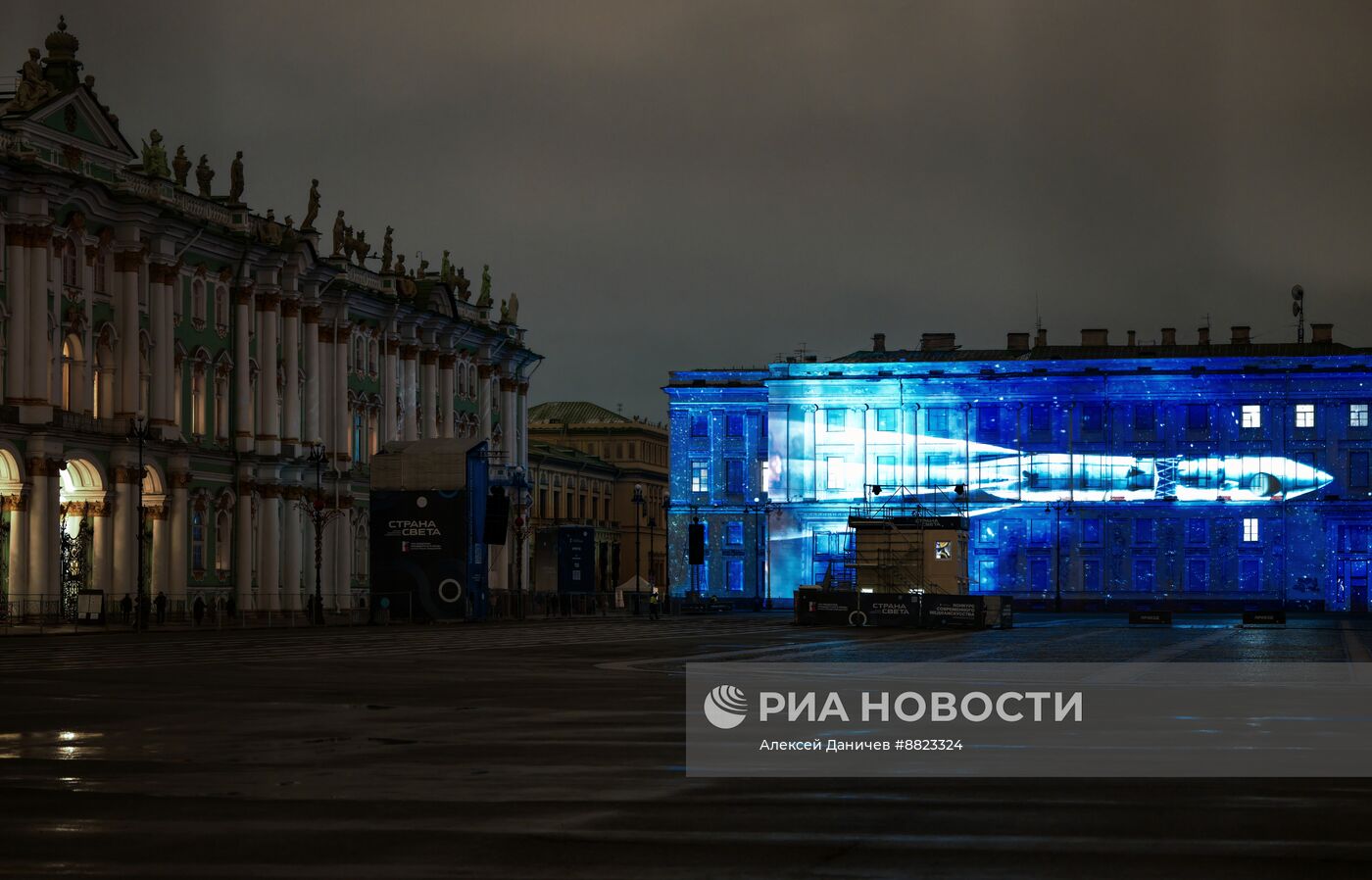 Мультимедийное шоу на Дворцовой площади в Санкт-Петербурге