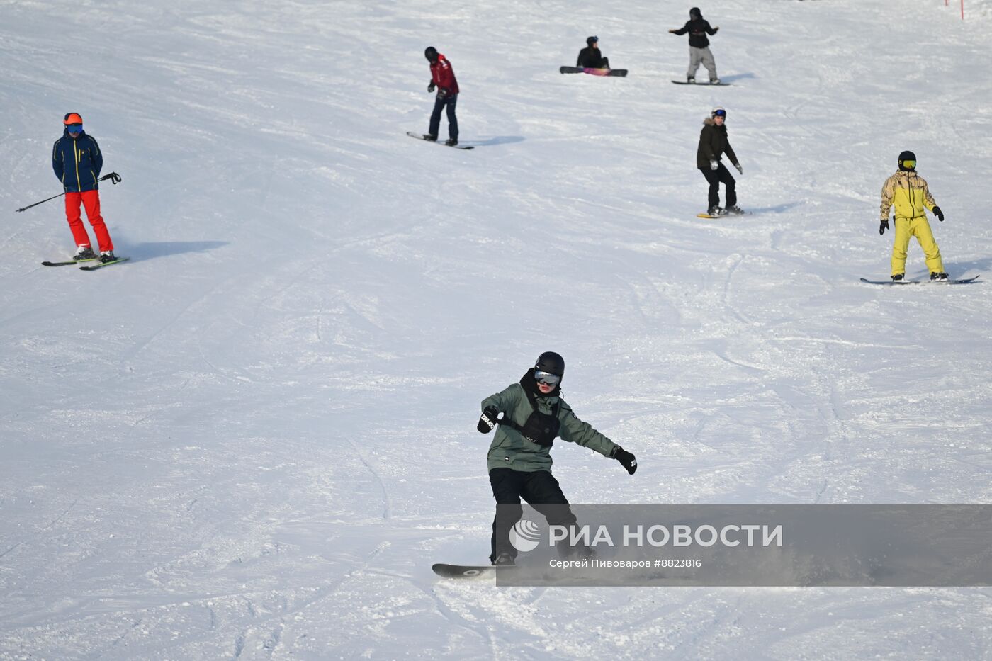 Начало зимнего сезона на горнолыжном курорте "Эльбрус"