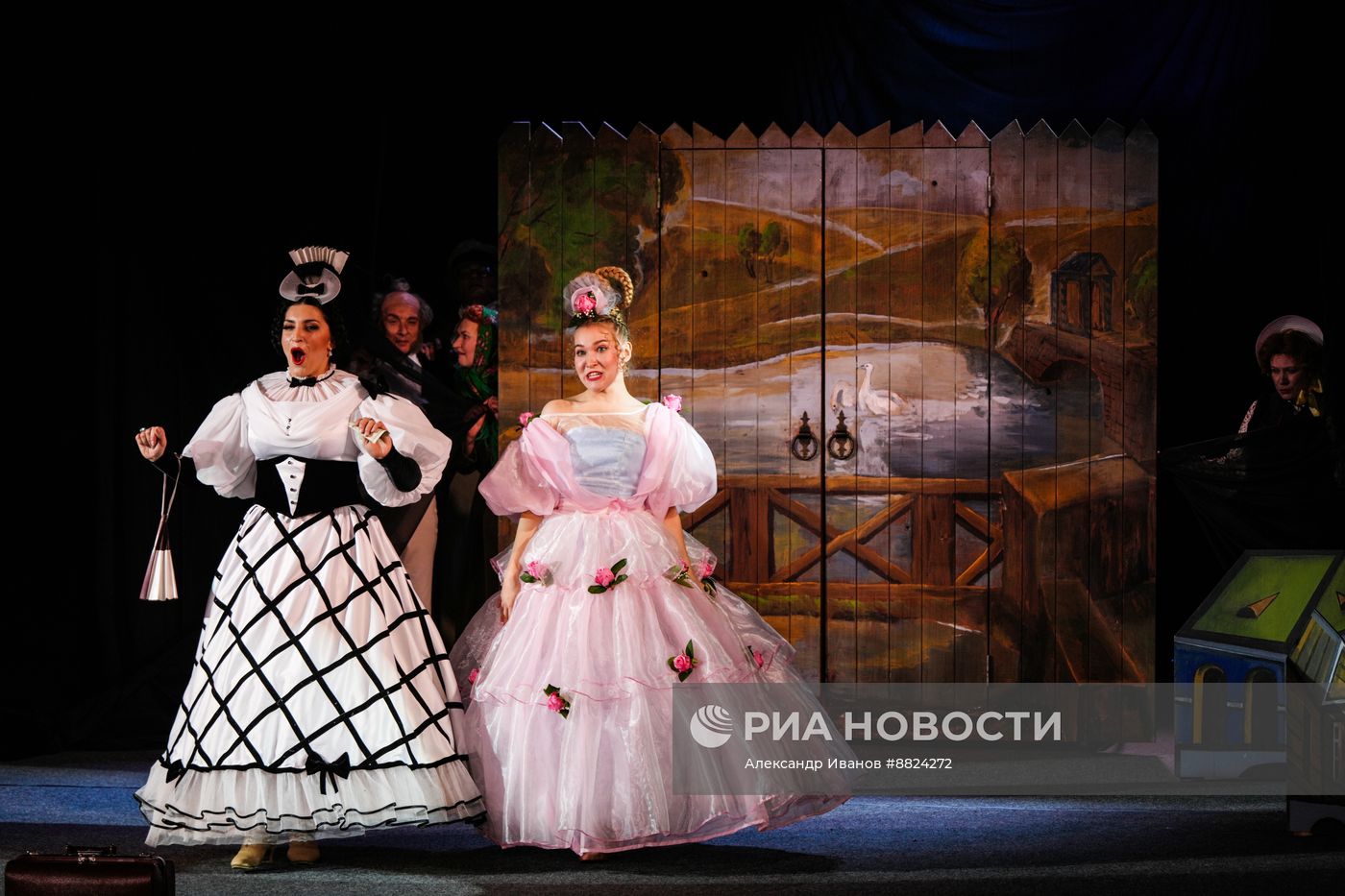 Премьера спектакля "Ревизор" в Мариуполе