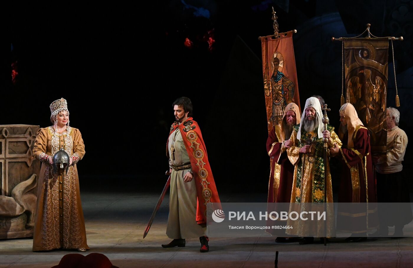 Премьера оперы А. Бородина "Князь Игорь" в Донецке
