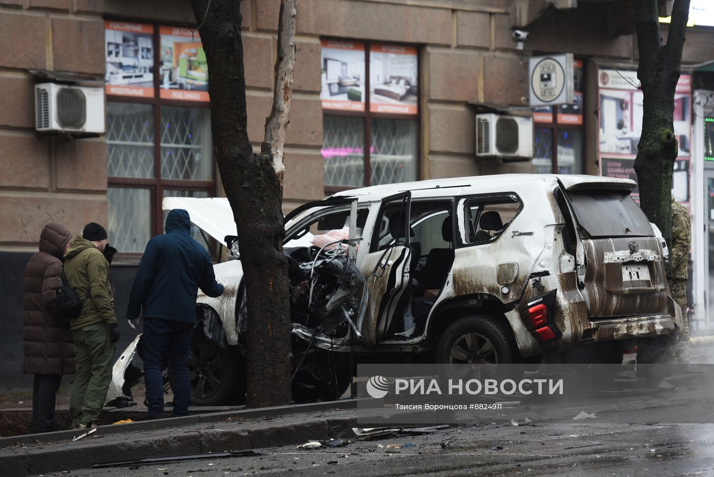 В центре Донецка взорвался внедорожник