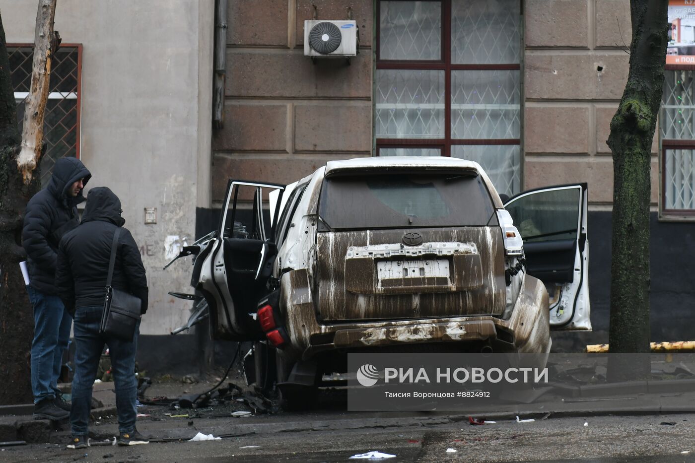 В центре Донецка взорвался внедорожник